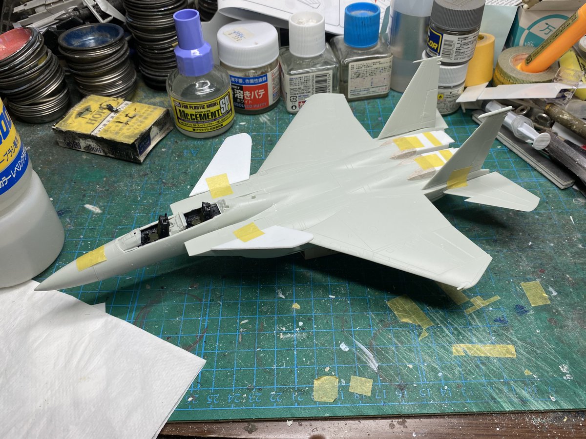hamaguri_s's tweet image. スクラッチしたノズルに合わせて機体側のエンジン基部や胴体などを削り込み、大体取り付け出来るように。
という訳で今回はF-15EをS/MTDにしていきます。
隙間空く所にパテ塗って今日はおしまいかな?
#積みプラ崩し大会2025夏