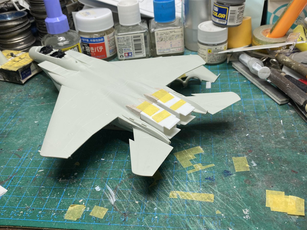 hamaguri_s's tweet image. スクラッチしたノズルに合わせて機体側のエンジン基部や胴体などを削り込み、大体取り付け出来るように。
という訳で今回はF-15EをS/MTDにしていきます。
隙間空く所にパテ塗って今日はおしまいかな?
#積みプラ崩し大会2025夏