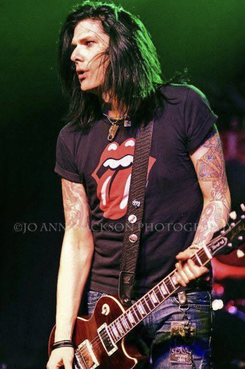SoCal_MusicFan's tweet image. Awesome pic of Todd #ToddKerns wearing a #RollingStones t-shirt 🎶 Happy Birthday to #MickJagger today, July 26th 🎉