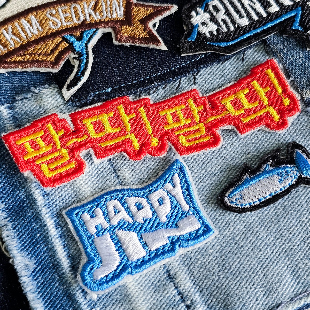 MinYoonBri's tweet photo. So it's definitely not tomorrow, but look at these Jin patches 💜😍 https://t.co/GP5u9MNBkx