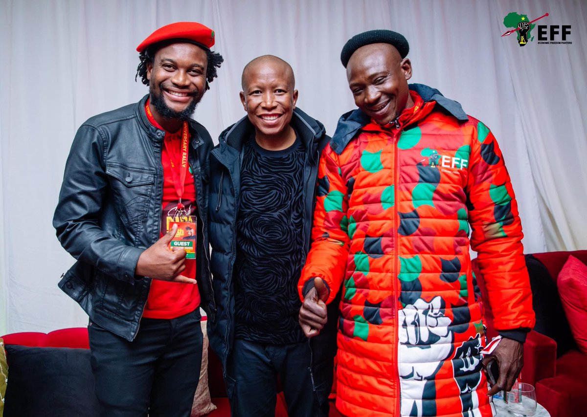 Mafia Fani is mere councillor  but  I don’t know how many houses… azakhileyo for the less privileged people… Cabanga if He was provincial chairperson… 🤔🤔❤️💚🖤… nca I ward emntaneni ‼️