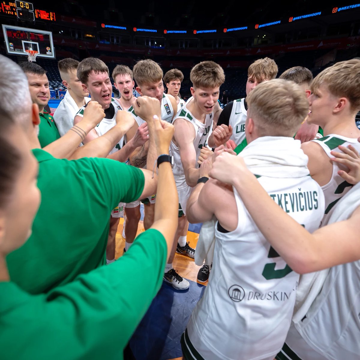 GIGANTESbasket's tweet image. 🇱🇹📊Lituania ha abierto el EuroBasket U18 anotando 137 puntos para ganar a Macedonia del Norte (62).
Diez de los once jugadores, en dobles dígitos de eficiencia.