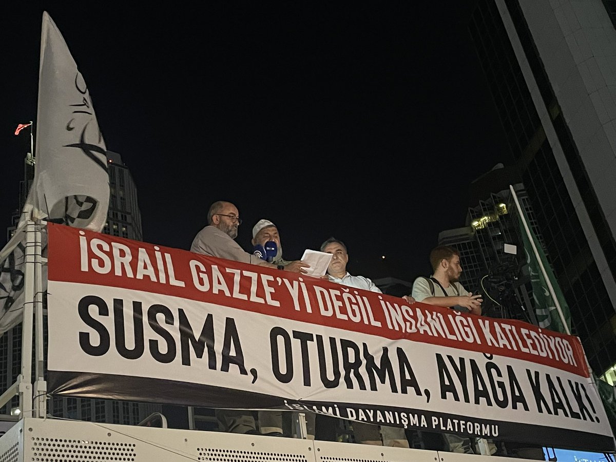 Bütün bir halkı ve özellikle de çocukları açlıktan ölüme mahkum etmek iğrenç bir savaş suçudur!

 #HungerIsNotAWeapon