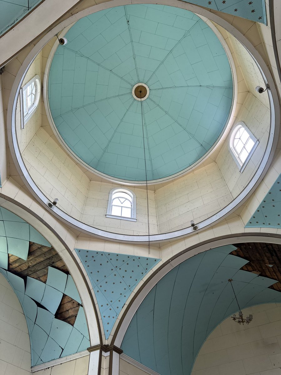 beepbat's tweet image. Found an abandoned church likely filled with asbestos and other questionable materials