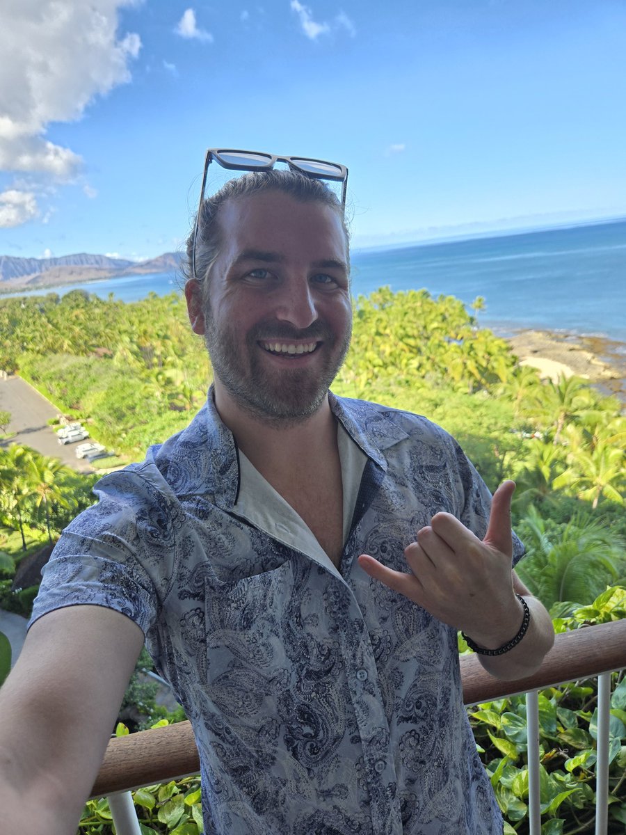 This right now, casting the finals later.

Perfect Saturday 😎🍹