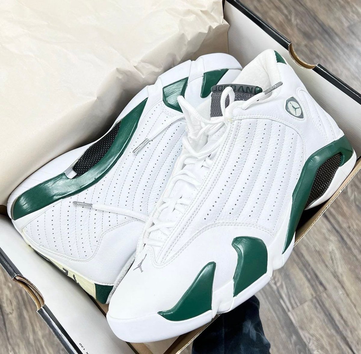 SneakerAlertHD's tweet image. Air Jordan 14 “Forest Green” 🌲