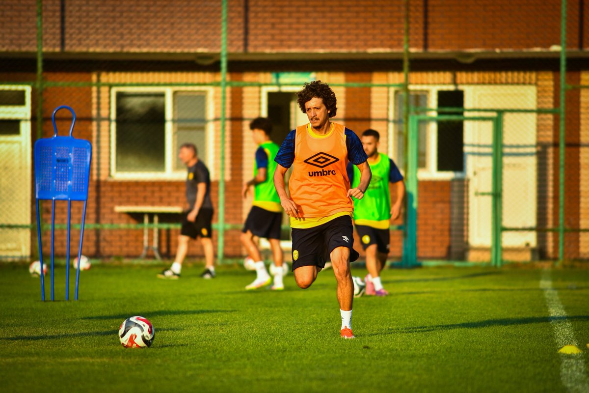 Takımımız, günü sabah ve akşam yapılan çift antrenmanla tamamladı. 💪🏻⚡️🔋

#YenidenDiriliş