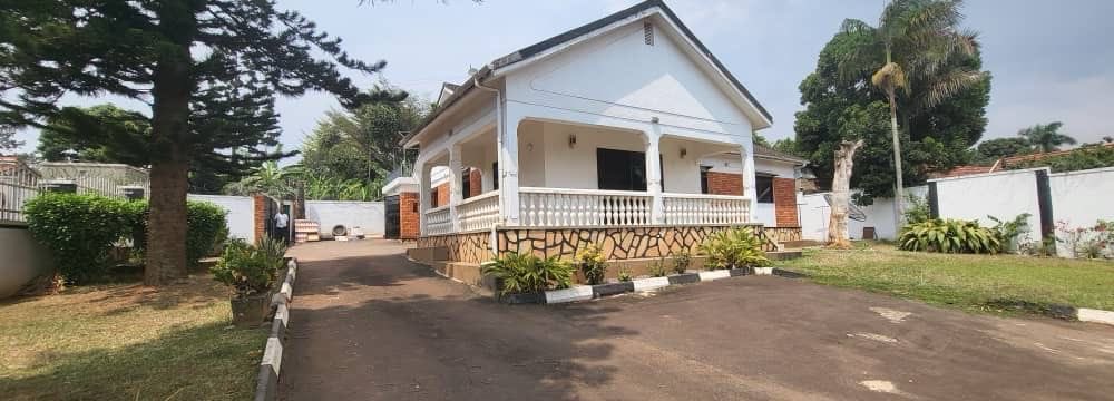 KPAestates's tweet image. House for sale in Muyenga
Plot size: 20 decimals
Price: 950m ugx
4 bedrooms | 3 bathrooms | Plus maids quarters
+256 787 054 421