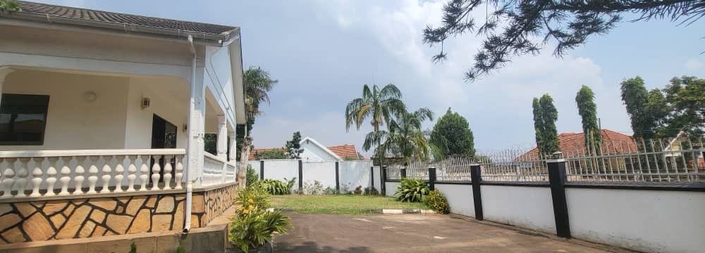 KPAestates's tweet image. House for sale in Muyenga
Plot size: 20 decimals
Price: 950m ugx
4 bedrooms | 3 bathrooms | Plus maids quarters
+256 787 054 421