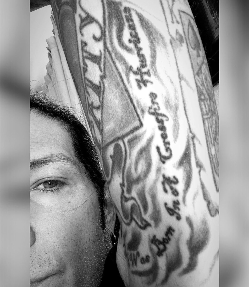 SoCal_MusicFan's tweet image. Wonderful pic that Todd #ToddKerns took of his tattoo; a lyric from the song “Jumpin’ Jack Flash” by #TheRollingStones” Happy Birthday to #MickJagger today! 🎉
📸ToddKernsIG