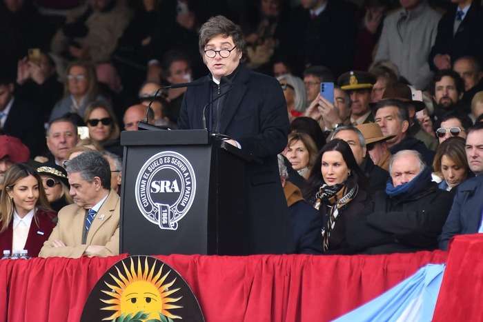 ANDigitalOK's tweet image. #Discurso 👄 Gobernadores reaccionaron al anuncio de Milei en La Rural.
👉 opinaron sobre la baja de retenciones al agro.
📌 andigital.com.ar/nota/134012/go…