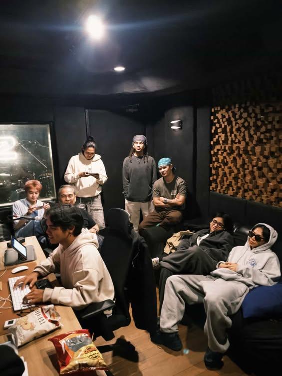 champsfactory's tweet image. 📷 : alamat.official ig bc | 07.27.25
another DESTINO track recorded!! 💥 #ALAMAT