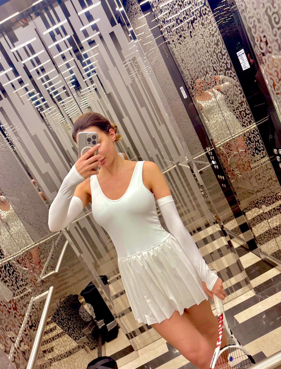 This is your sign to start playing tennis 🎾☀️