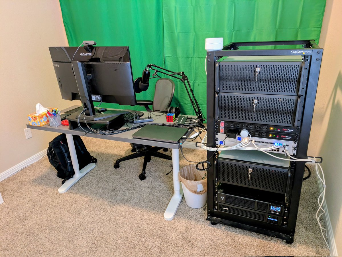 amw7's tweet image. Finally fully moved into the new office. I feel a strong bout of boundless productivity coming on.