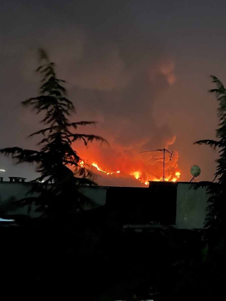 2 fotoğraf arasın da  sadece 20 dakika var yayılma hızına bakar mısınız  allah yardımcımız olsun #yangın