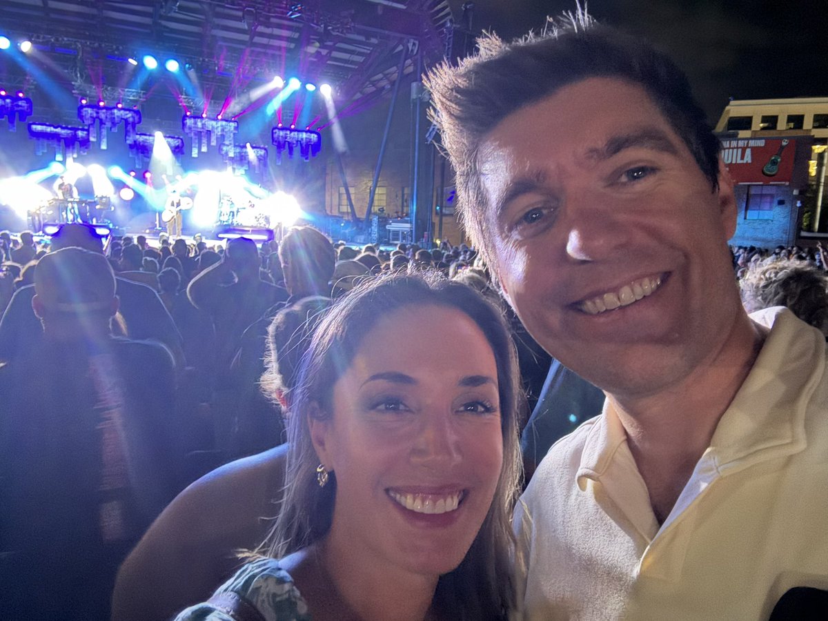 BillDA's tweet image. Live music is just the best.
Goo Goo Dolls last night - Johnny Rzeznik is almost 60 and has absolutely still got it. Big rock star vibes 🎸
Amazing date night