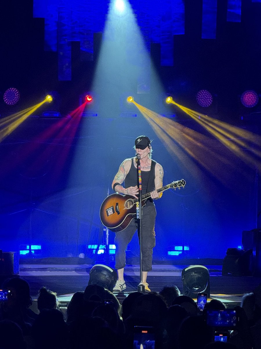 BillDA's tweet image. Live music is just the best.
Goo Goo Dolls last night - Johnny Rzeznik is almost 60 and has absolutely still got it. Big rock star vibes 🎸
Amazing date night