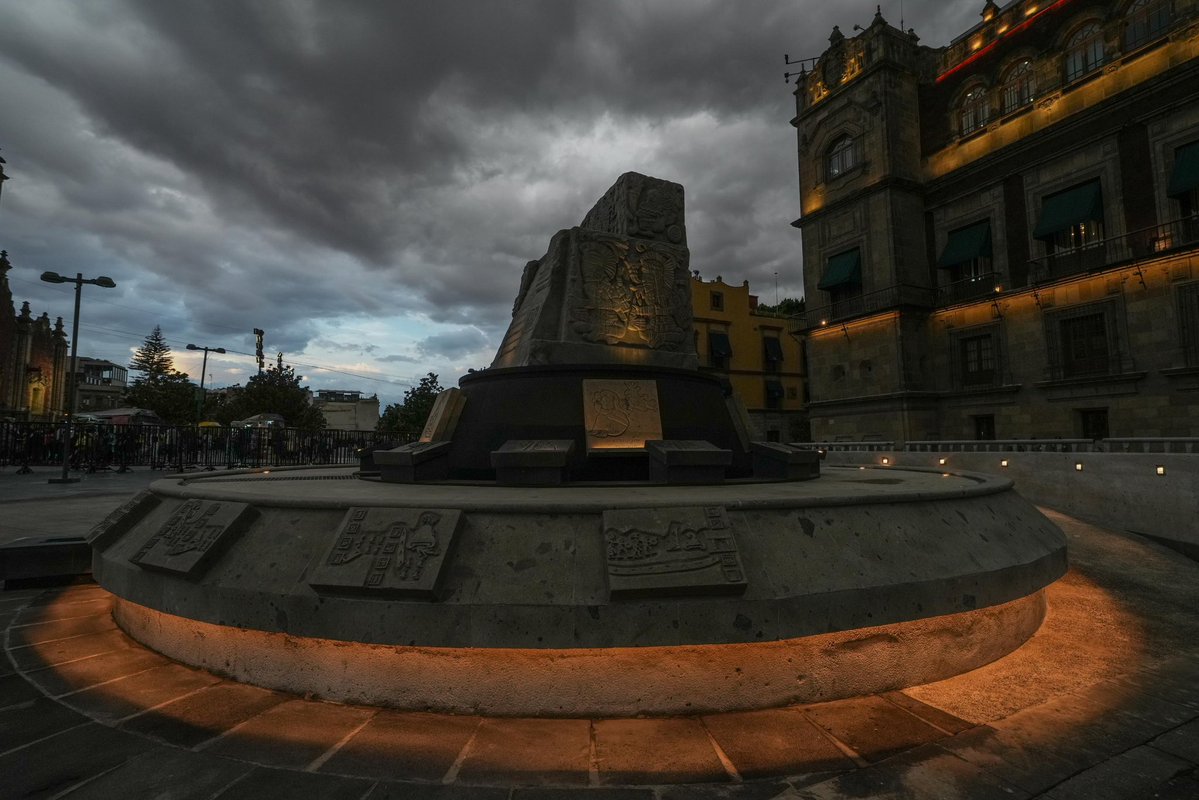 SECTUR_mx's tweet image. Siete siglos de fundación México-Tenochtitlan, un hecho histórico que marca el origen profundo de nuestra identidad nacional. 🇲🇽
La Ciudad de México se viste de cultura y memoria con la participación de 838 actores y más de 3,500 danzantes en el evento “Siete Siglos de Legado de…