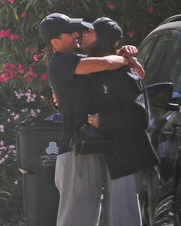 CinemaBurst's tweet image. Danny Ramirez and Jessica Alba spotted smooching out in Los Angeles π
πΈ Backgrid