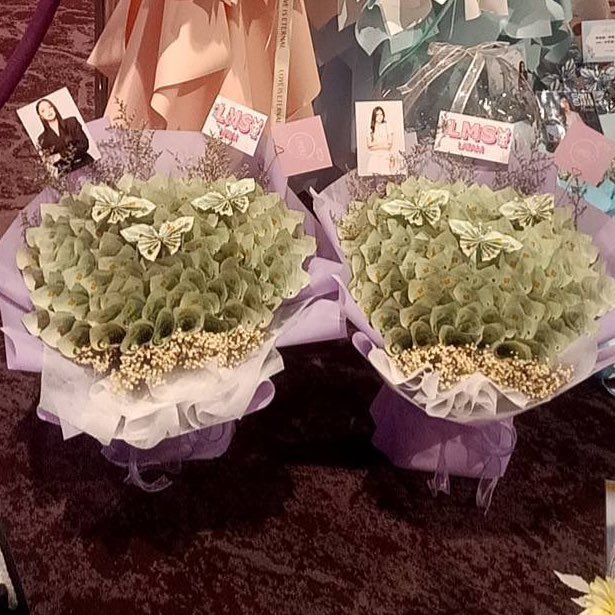 Lmsyespanol's tweet image. Desde Latam para Tailandia 🤍
Nuestra querida admin Gal hizo sentir la presencia latina en el evento y nos compartió lindos momentos 🥺🤍
Ahora las chicas y muchas besties en Tailandia saben que hay mucho cariño para ellas en nuestros países.
Gracias por el apoyo y la…