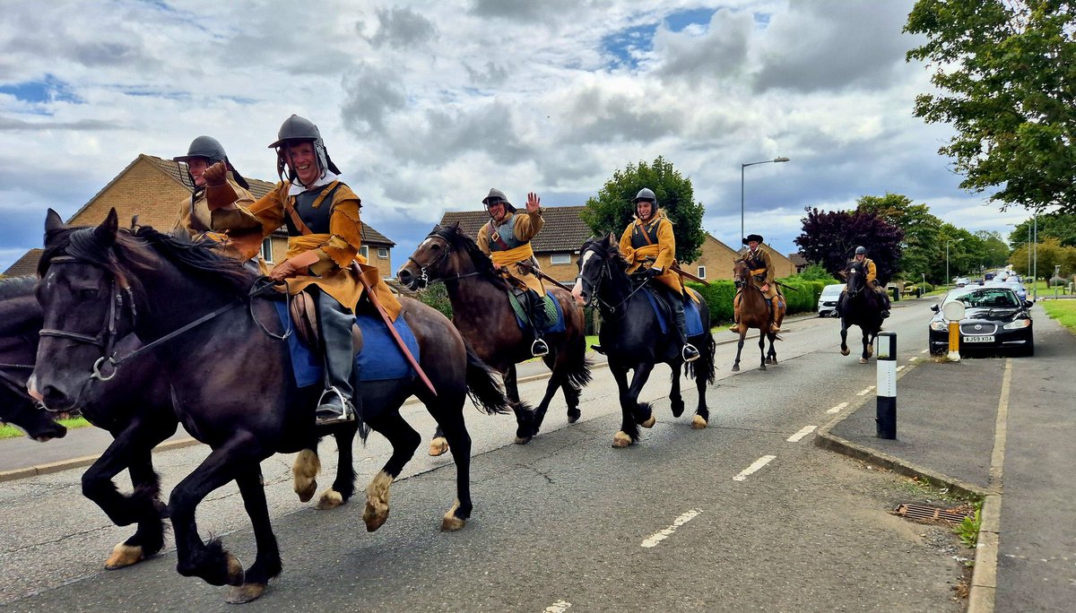 markrwilliamson's tweet image. The New Model Army deployed in Cambridgeshire this afternoon!
(Photo: @RobSetchell)