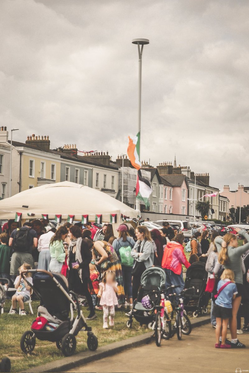 IrishMJ's tweet image. I headed along to Scotsman's Bay in Dun Laoghaire earlier today for Mothers Against Genocide's Fly a Kite for Gaza fundraiser.
It doesn't take a lot of food or water to save a life, but it seems that even these basic needs are beyond the abilities of the Israeli Govt.