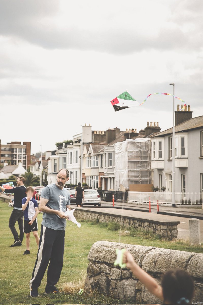 IrishMJ's tweet image. I headed along to Scotsman's Bay in Dun Laoghaire earlier today for Mothers Against Genocide's Fly a Kite for Gaza fundraiser.
It doesn't take a lot of food or water to save a life, but it seems that even these basic needs are beyond the abilities of the Israeli Govt.