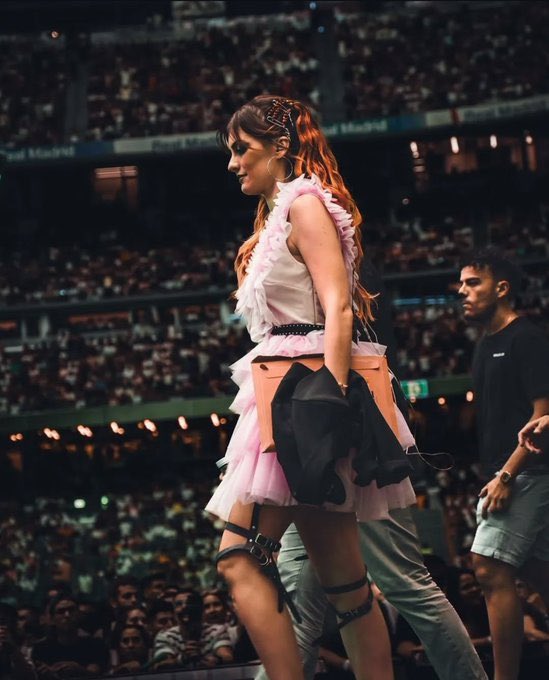 Joseswin_'s tweet image. Ella siempre será la presentadora #LaVeladaDelAñoV