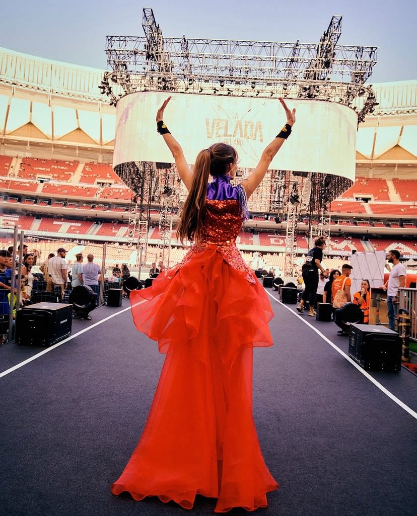 Joseswin_'s tweet image. Ella siempre será la presentadora #LaVeladaDelAñoV