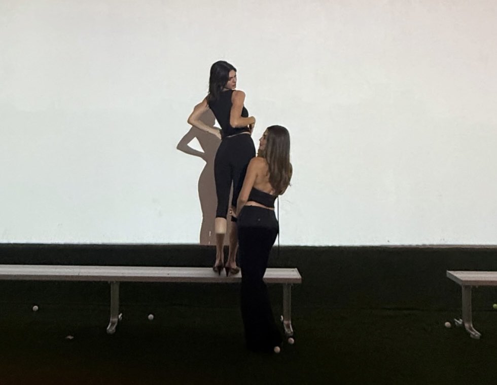 haileybfits's tweet image. Hailey and Kendall!