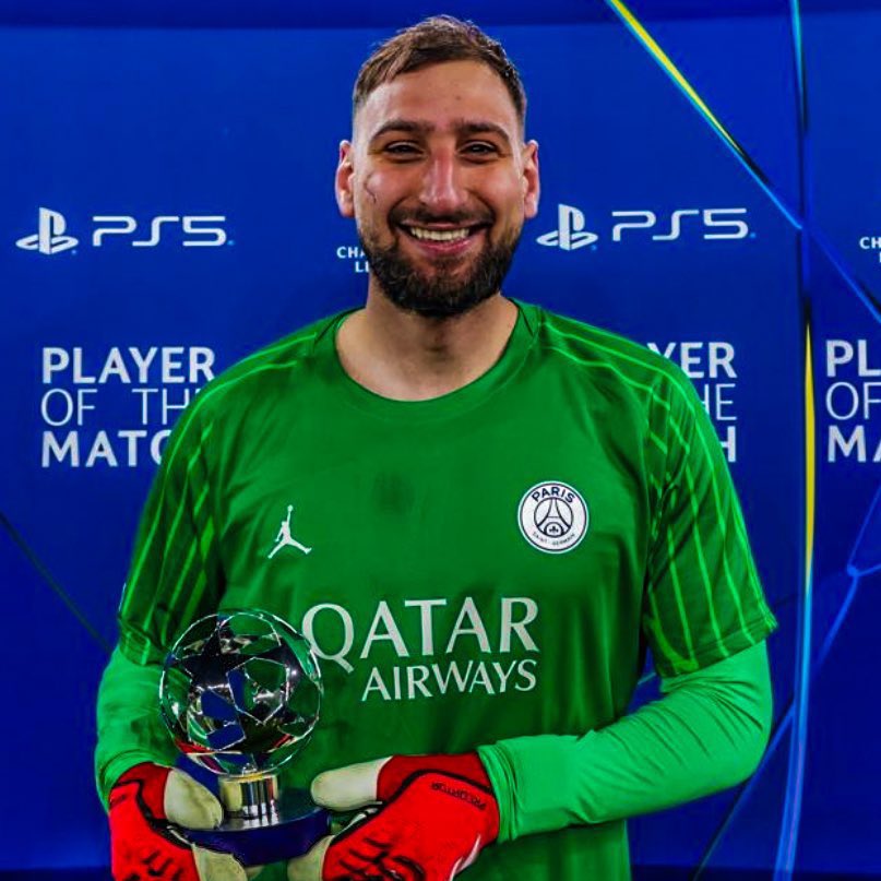 TransferSector's tweet image. 𝙏𝙍𝘼𝙉𝙎𝙁𝙀𝙍 𝙉𝙀𝙒𝙎: Manchester United and Manchester City are still in the race to sign Gianluigi Donnarumma.
PSG first want to sign Lucas Chevalier's before giving the green light to the departure, reports @Tanziloic 🇮🇹