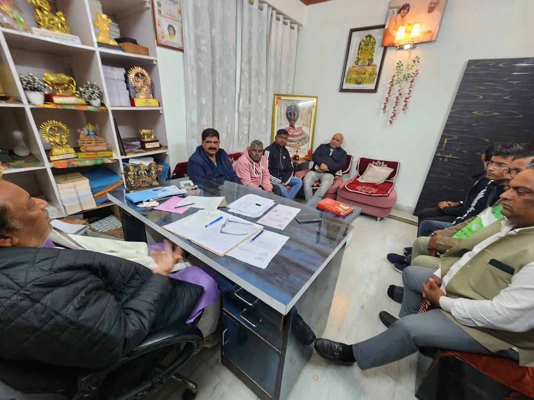 NidhiD_1's tweet image. अनिल शुक्ला वारसी और @_pratibhashukla सत्ता की मलाई खाने वाली जोड़ी, जो पर्दे के पीछे से पार्टी को खोखला कर रही है।
दल बदल, जाति जहर और कट्टरपंथियों से डील यही है इनकी पूरी राजनीति।
ये मंत्री नहीं, सत्ता के नाम पर चलती फिरती निजी कंपनी हैं।