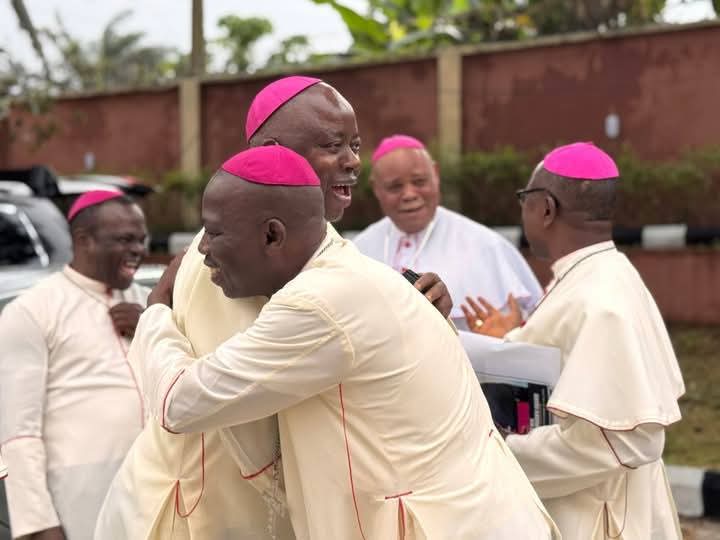 FrUgochukwu's tweet image. Some photos from today's celebration of the 25th anniversary of the priestly ordination of Bishop Ernest Obodo, the Auxiliary Bishop of Enugu Diocese. May God continue to bless and strengthen him🙏🏿