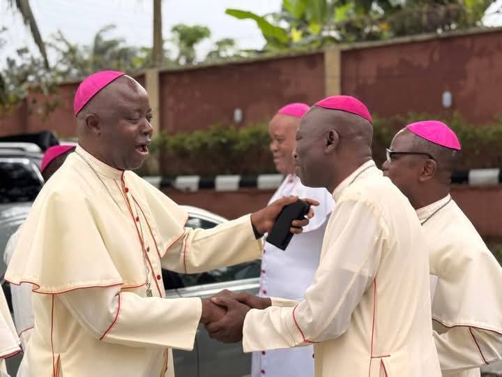 FrUgochukwu's tweet image. Some photos from today's celebration of the 25th anniversary of the priestly ordination of Bishop Ernest Obodo, the Auxiliary Bishop of Enugu Diocese. May God continue to bless and strengthen him🙏🏿