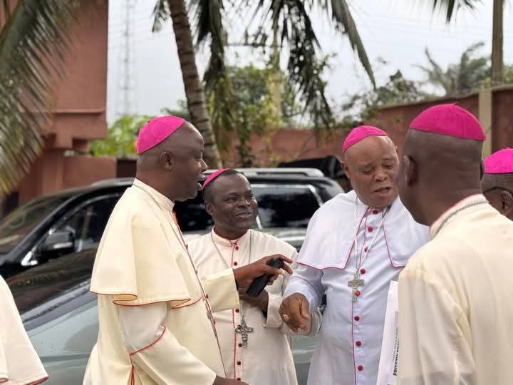 FrUgochukwu's tweet image. Some photos from today's celebration of the 25th anniversary of the priestly ordination of Bishop Ernest Obodo, the Auxiliary Bishop of Enugu Diocese. May God continue to bless and strengthen him🙏🏿