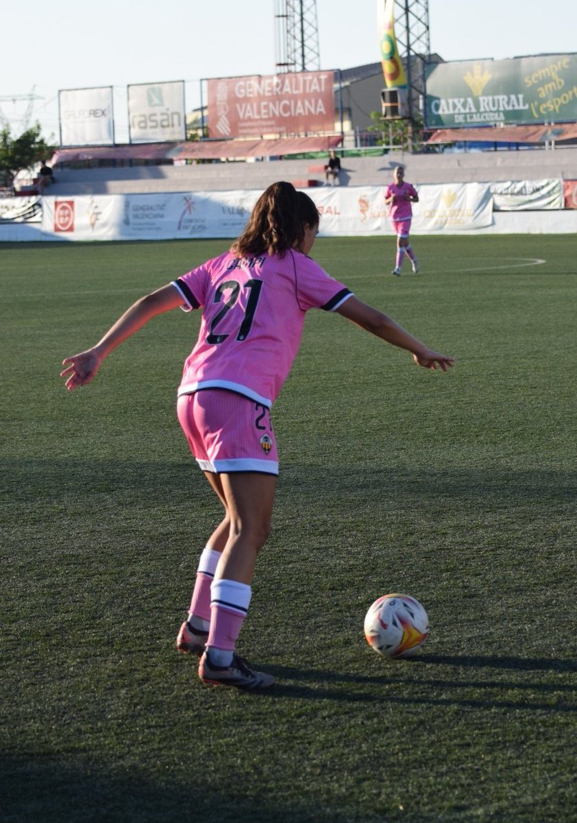 CDCastellonFem's tweet image. 35&apos; (0-0) Arranca la segunda mitad con doble sustitución en el Castellón

⬆️ Breva y Zaira
⬇️ Nerea y Campi 

#ElcheCastellón 
#PPO👂