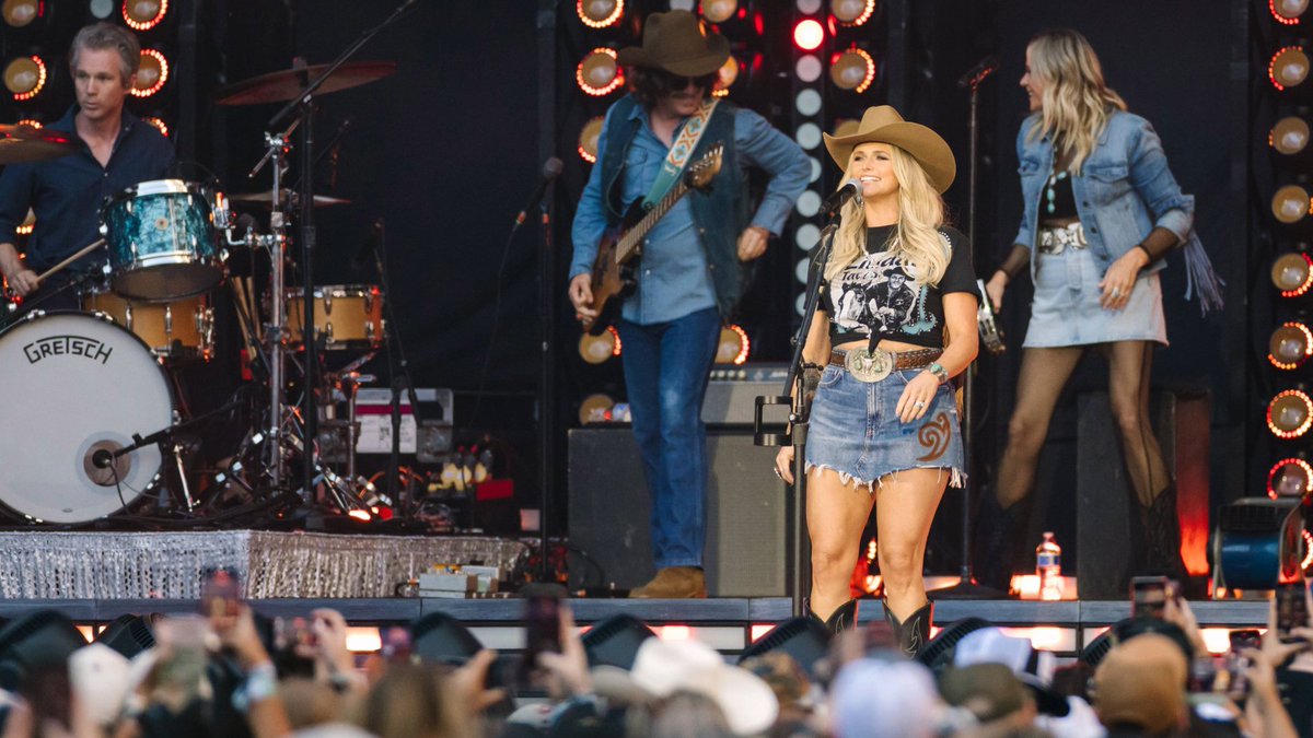 LumenField's tweet image. What a night with @mirandalambert under these arches.