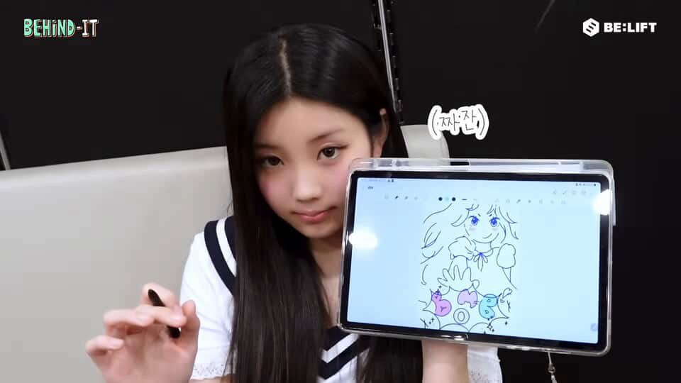 yunahthinker's tweet image. wonhee and her paintings she’s so talented ౨ৎ˚₊