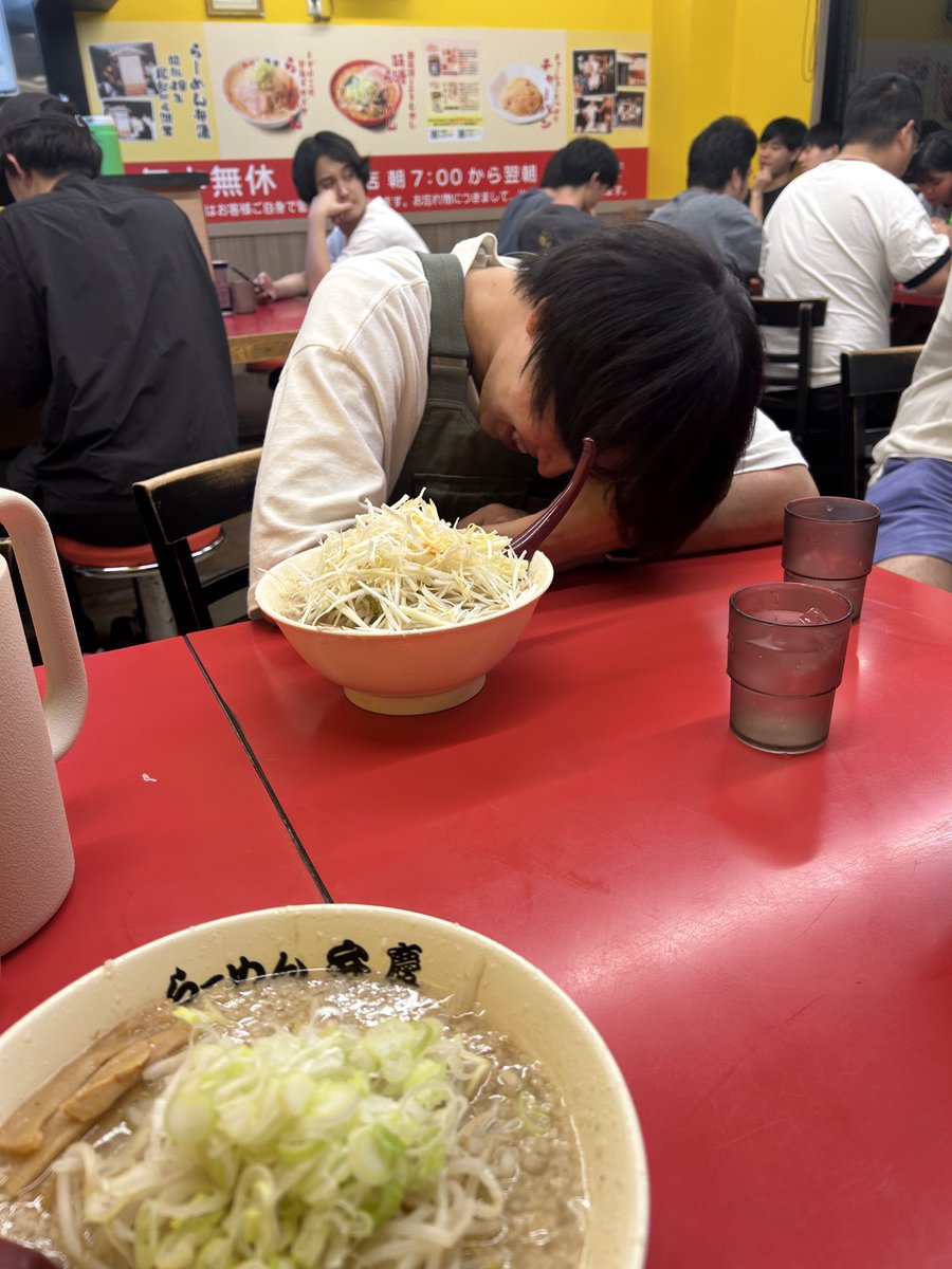 年中無休朝7時〜翌朝4時のラーメン屋が存在するのが悪い