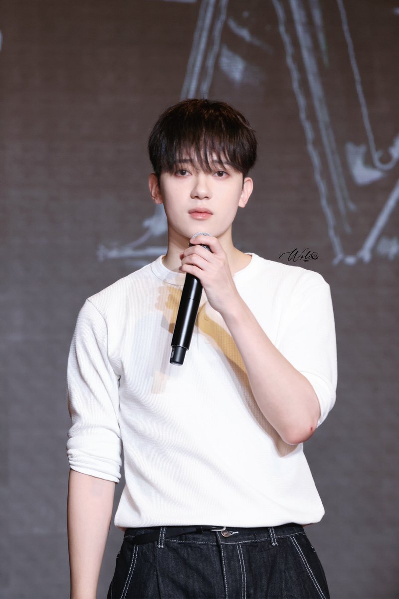 _XXXX_Bey's tweet image. 726 in Macau 

O.O
#OMEGA_X #오메가엑스 
#OX_N
#YECHAN #예찬
