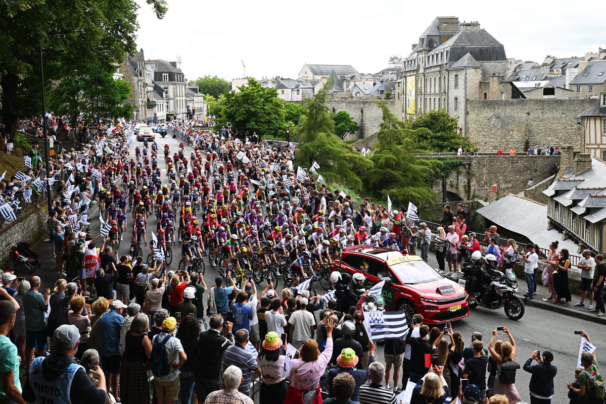 Amina Lanaya (@amina_lanaya) on Twitter photo 🚴♀️ Delighted to witness the Grand Départ of <a href="/LeTourFemmes/">Le Tour de France Femmes avec Zwift</a> this Saturday!
This year’s bigger, more demanding and highly anticipated edition marks another important step forward in the development of women’s cycling.
🏁 Wishing the best of luck to all the riders and a safe 🚴♀️ Delighted to witness the Grand Départ of <a href="/LeTourFemmes/">Le Tour de France Femmes avec Zwift</a> this Saturday!
This year’s bigger, more demanding and highly anticipated edition marks another important step forward in the development of women’s cycling.
🏁 Wishing the best of luck to all the riders and a safe