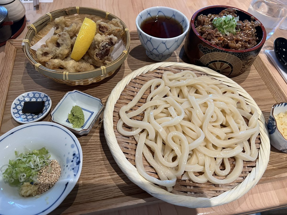 Update : My friends got mad at me for my shit eating habits so we got udon for lunch