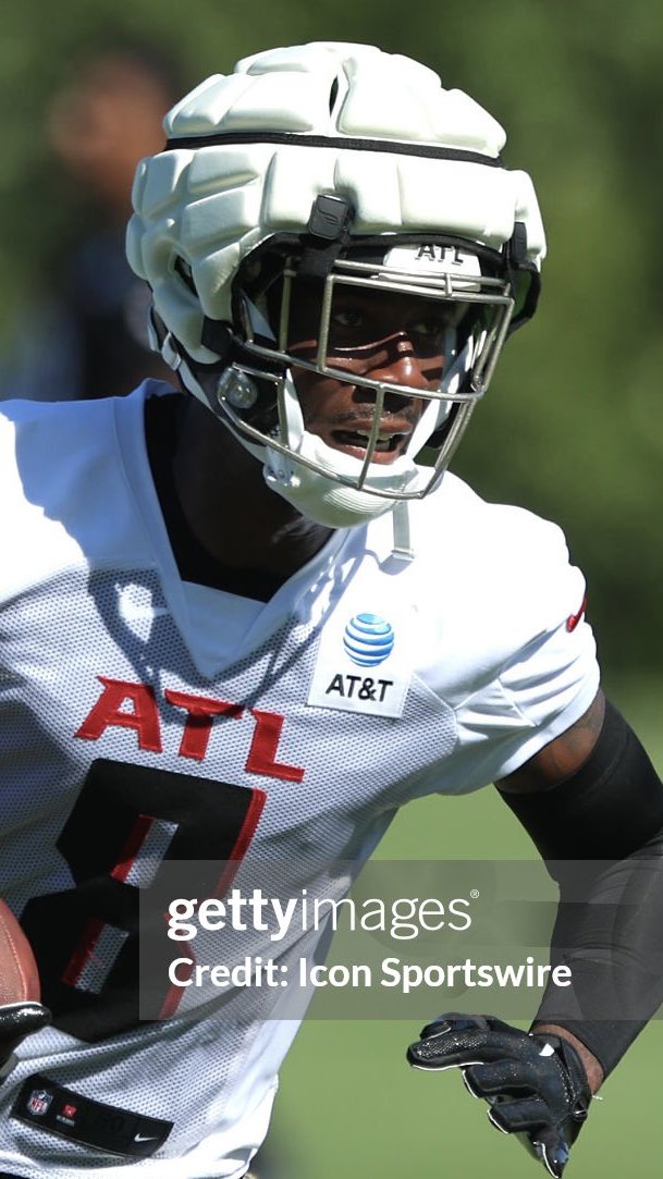 HelmetStalker's tweet image. Falcons TE Kyle Pitts is using a Riddell SpeedFlex with an SF-2EG-SW facemask and a SportStar Victory chinstrap paired with their Flex Adapters; he used a Schutt F7 UR1 with an F7-EGOP-NB-VC facemask in 2024.