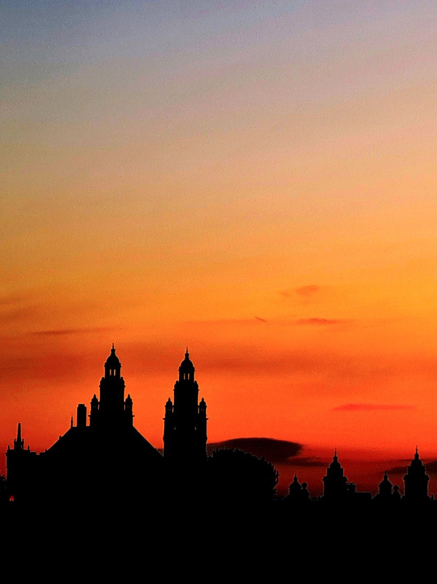 is_glasgow's tweet image. A throwback to a stunning red sunset over the Kelvingrove Art Gallery in Glasgow in September 2023. It's also a timely reminder that while it's now getting darker earlier again, it also means we'll soon be into the season of spectacular sunsets.
#glasgow #sunset