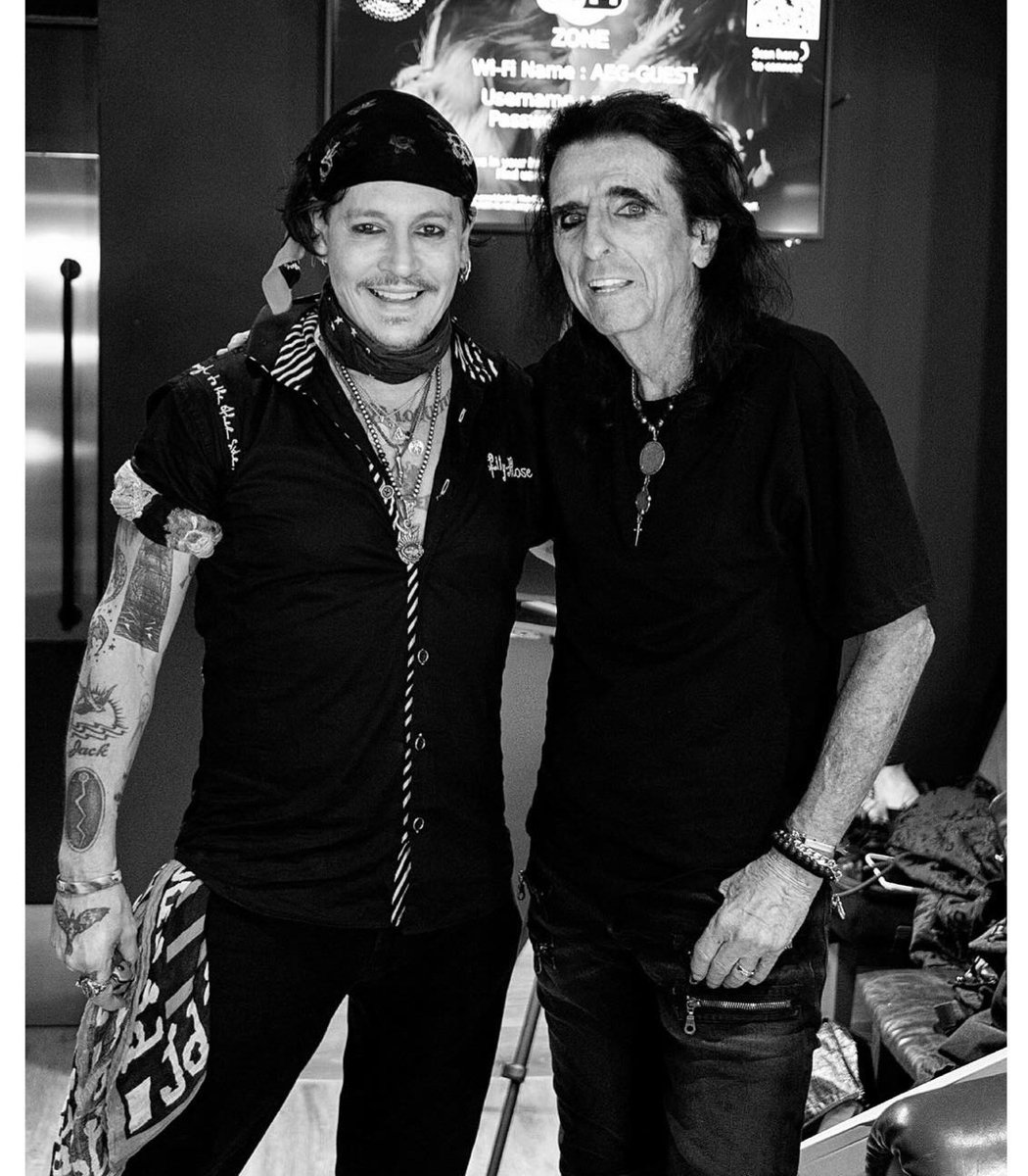 TopDepp's tweet image. #Repost @RossHalfin
——
"London The O2 Mr. Johnny Depp - Mr. Alice Cooper - Mr. Rob Halford and nice to see Glenn Tipton and lots of love for Ozzy
#rosshalfin #johnnydepp #alicecooper #judaspriest"
instagram.com/p/DMlMeUdS7UA/…