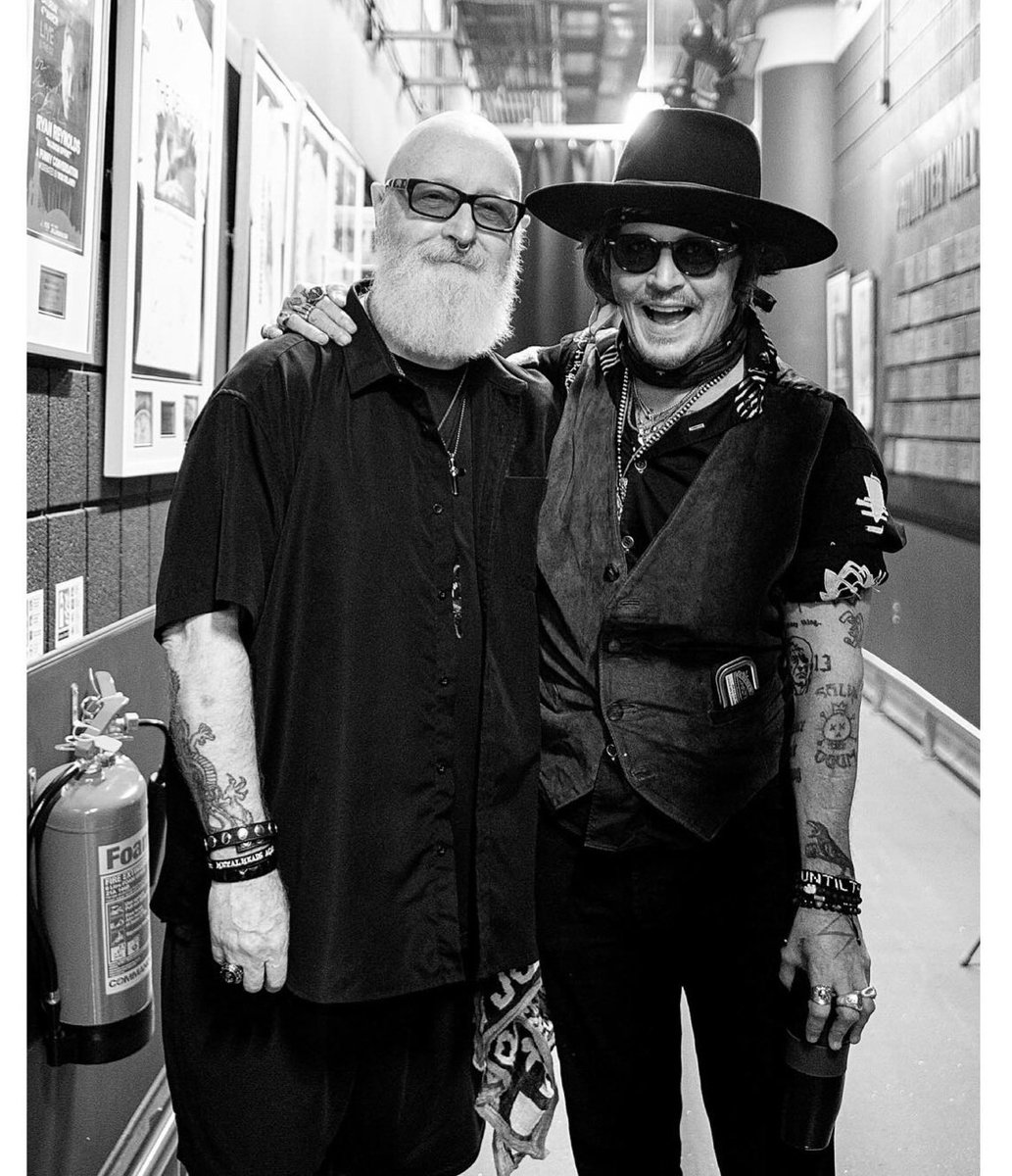TopDepp's tweet image. #Repost @RossHalfin
——
"London The O2 Mr. Johnny Depp - Mr. Alice Cooper - Mr. Rob Halford and nice to see Glenn Tipton and lots of love for Ozzy
#rosshalfin #johnnydepp #alicecooper #judaspriest"
instagram.com/p/DMlMeUdS7UA/…