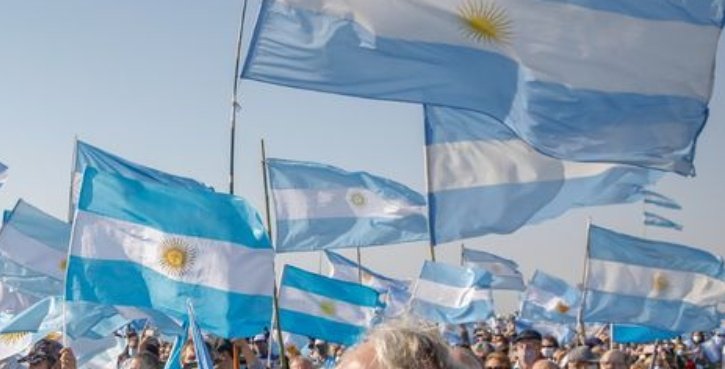 rcas1's tweet image. El saqueo al campo.

El partido de la casta siempre usó el Estado como herramienta para el saqueo y parasitar al campo.

Con el IAPI, la junta de granos, CEPOs, retenciones y cupos, peronistas, radicales y militares, expropiaron al campo por décadas por igual.

Luego, con el…