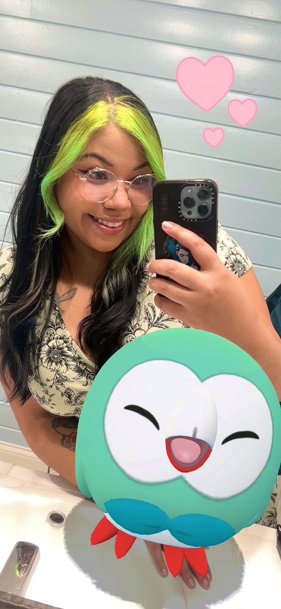 GuhreenTi's tweet image. Taking my baby outside for some PoGo 💚👒