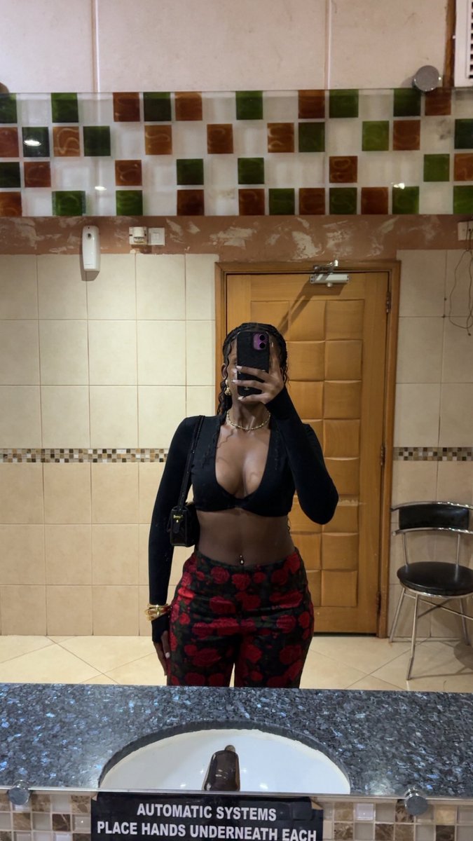 Paulynnee's tweet image. OOTN🖤