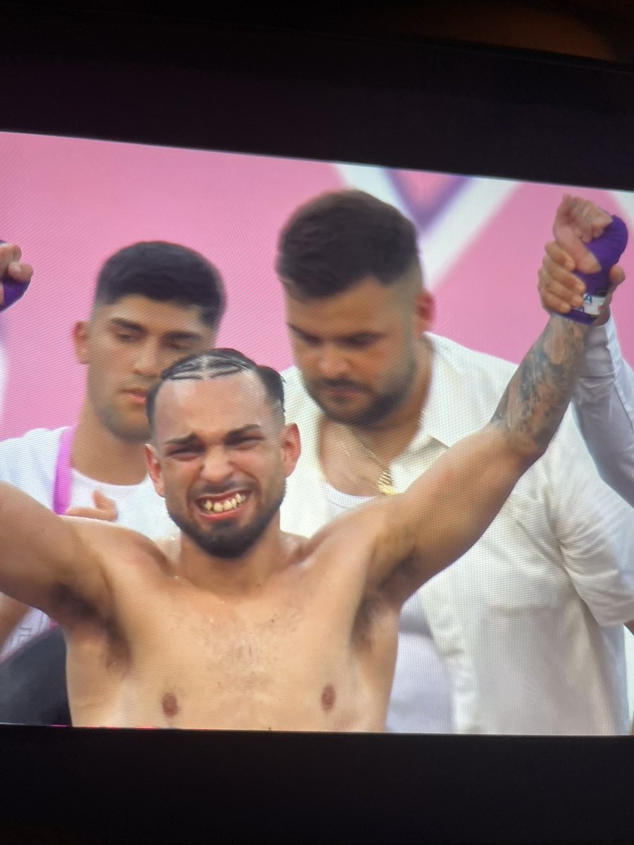 Cororo0's tweet image. C0J0NES GALLEGOS!
Este combate se tendr铆a que haber visto en el Youtube Naranja
Siempre en su barco 馃嚜馃嚫
#LaVeladaDelA帽oV